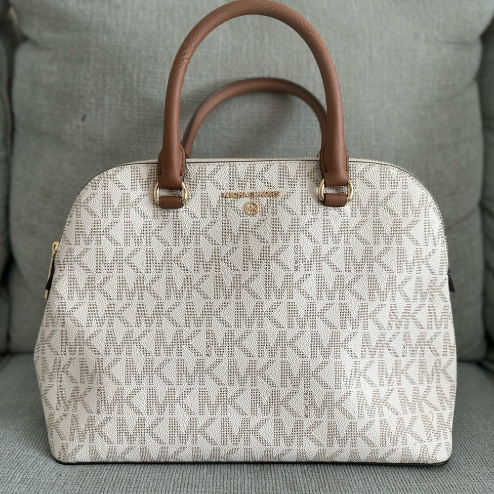 Micheal Kors purse